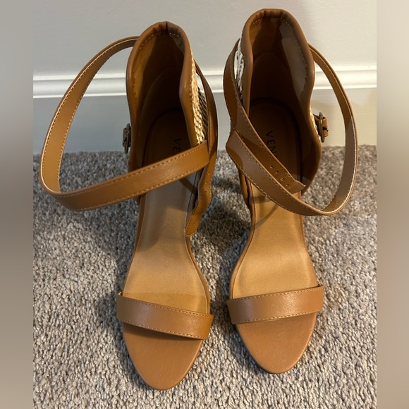 Heels | Venus - Picture 3 of 5